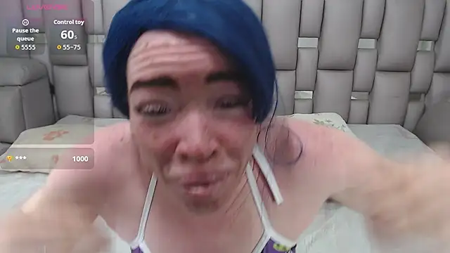 Kittywhiteass online show from January 13, 2026, 1:09 am