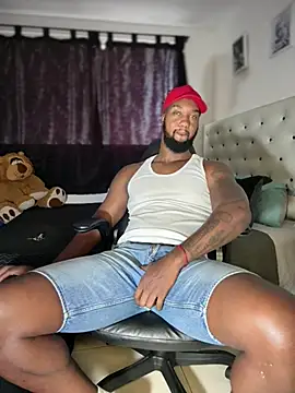 blackdrey18 online show from May 3, 2026, 1:04 pm