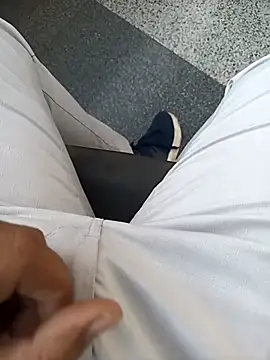 witchhunter1 online show from November 5, 2025, 1:42 am