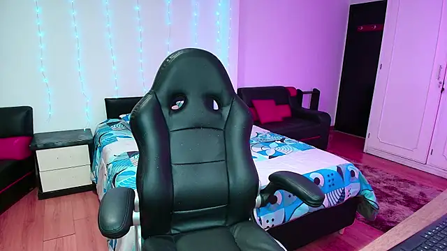 yesie hot online show from December 2, 2025, 12:22 am