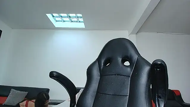 yesie hot online show from February 17, 2026, 1:19 pm