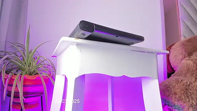 Coral Princex online show from March 22, 2025, 9:42 pm