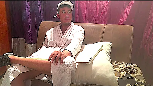 camilovaron online show from February 6, 2025, 9:17 pm