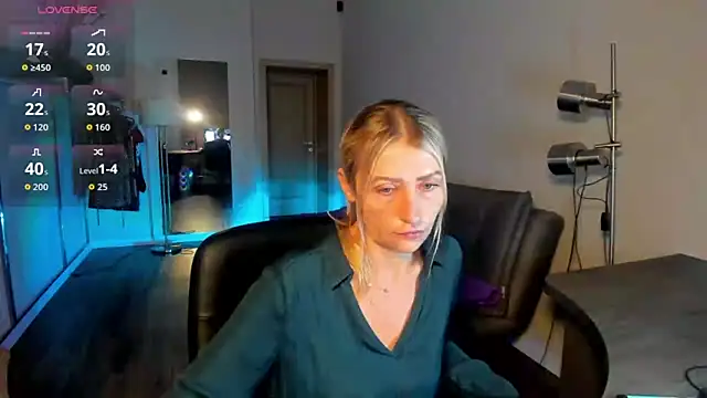 ZoeGrant online show from February 17, 2026, 9:45 pm