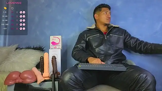 TomLover 12 online show from July 5, 2026, 7:21 pm