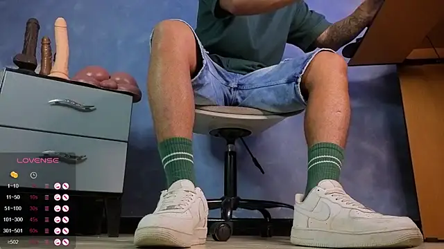 Snapshot of TomLover_12 chatting on March 12, 2026, 2:50 am TomLover 12 online show from March 12, 2026, 2:50 am