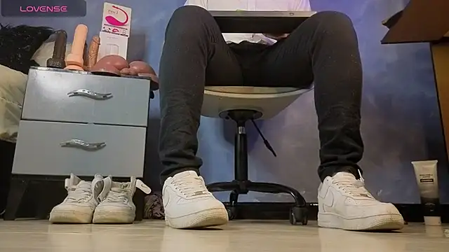 Snapshot of TomLover_12 chatting on March 4, 2026, 1:02 am TomLover 12 online show from March 4, 2026, 1:02 am