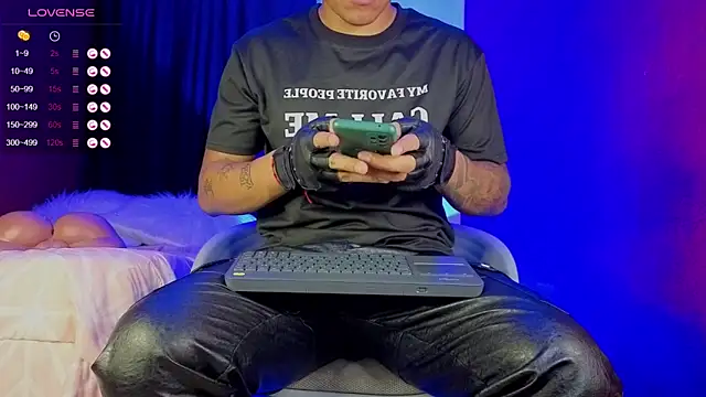 TomLover 12 online show from October 5, 2025, 11:28 pm