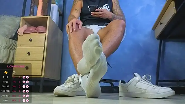 TomLover 12 online show from August 9, 2026, 3:23 am