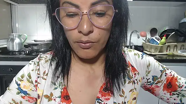 kateleyagrey online show from April 21, 2026, 1:42 am