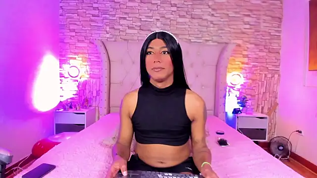 Lucia-sex online show from March 5, 2026, 7:43 pm