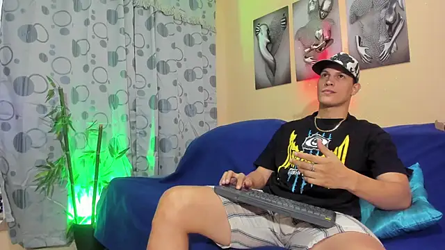 DavidNeill online show from September 27, 2025, 9:43 pm