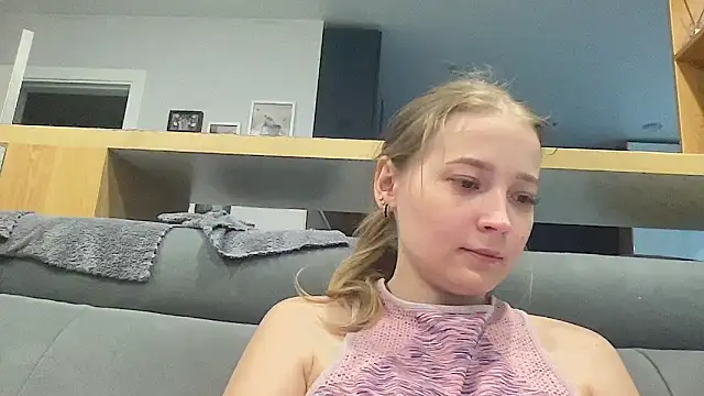 CharmingSarah online show from June 24, 2026, 4:27 pm