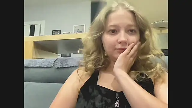 CharmingSarah online show from September 25, 2025, 4:35 pm