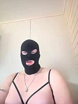 Snapshot of Papiercedbisex chatting on April 3, 2026, 12:33 pm Papiercedbisex online show from April 3, 2026, 12:33 pm