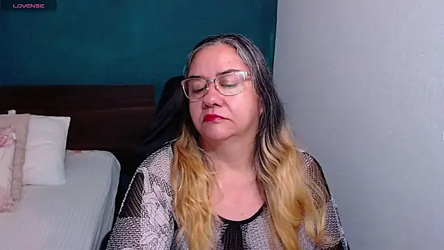 scaelettdubois online show from September 17, 2025, 11:40 pm