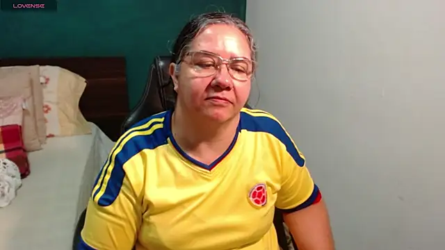 scaelettdubois online show from June 24, 2026, 2:43 am
