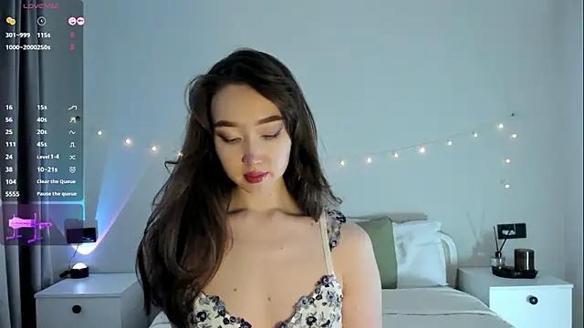  luna 022 online show from September 28, 2025, 4:30 am