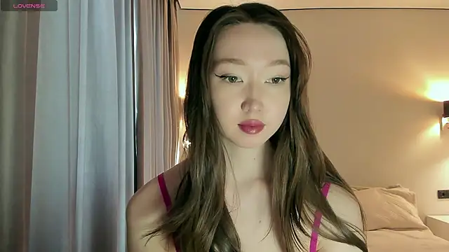  luna 022 online show from May 8, 2026, 5:00 am