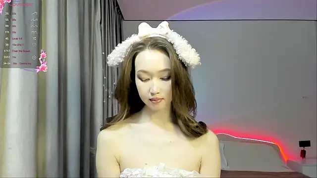  luna 022 online show from February 14, 2025, 3:15 pm