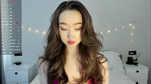  luna 022 online show from October 3, 2025, 4:25 am