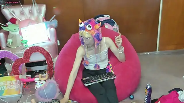 Skinygirl online show from April 29, 2026, 11:44 pm