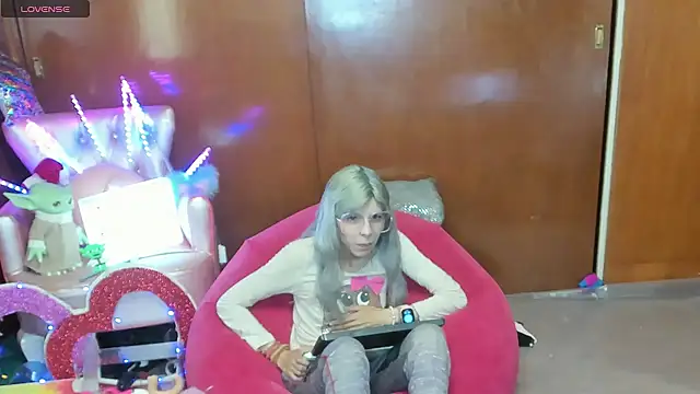 Skinygirl online show from May 9, 2026, 12:03 am