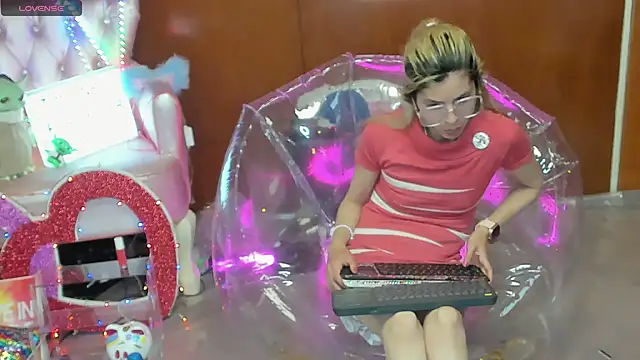 Skinygirl online show from March 10, 2026, 12:14 am