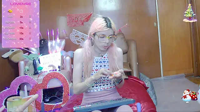 Skinygirl online show from March 3, 2025, 10:42 pm