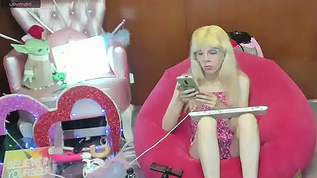 Skinygirl online show from April 27, 2026, 11:14 pm