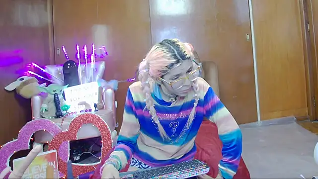 Skinygirl online show from March 10, 2025, 1:01 am