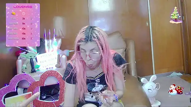 Skinygirl online show from October 3, 2025, 12:14 am