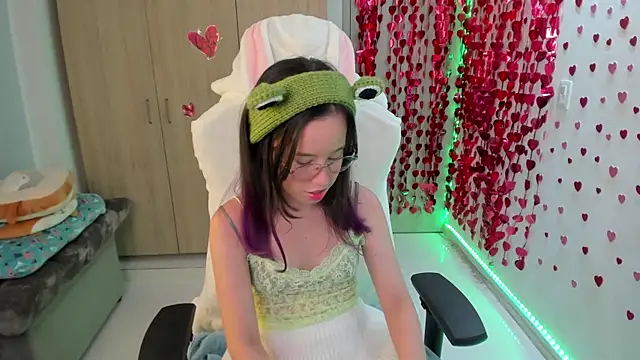 Snapshot of Anto_herrera chatting on March 22, 2025, 8:04 pm Anto herrera online show from March 22, 2025, 8:04 pm