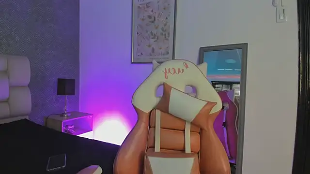 lucy neil online show from September 17, 2025, 7:05 pm