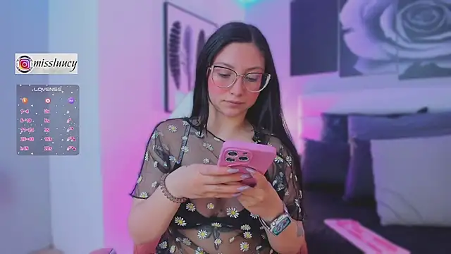 lucy neil online show from September 30, 2025, 7:09 pm