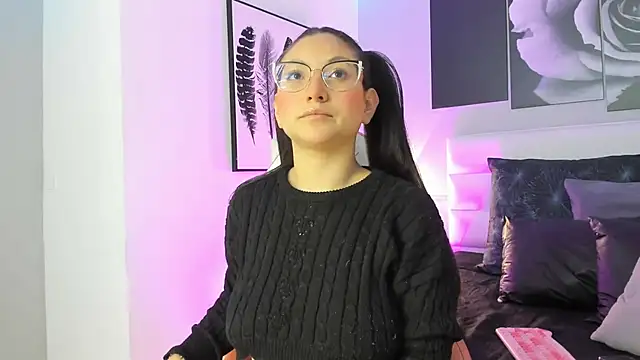 lucy neil online show from September 22, 2025, 6:58 pm