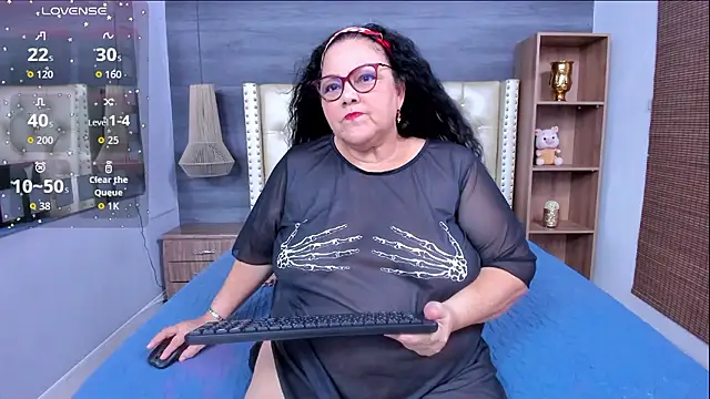 mommy cute online show from March 18, 2026, 11:05 pm