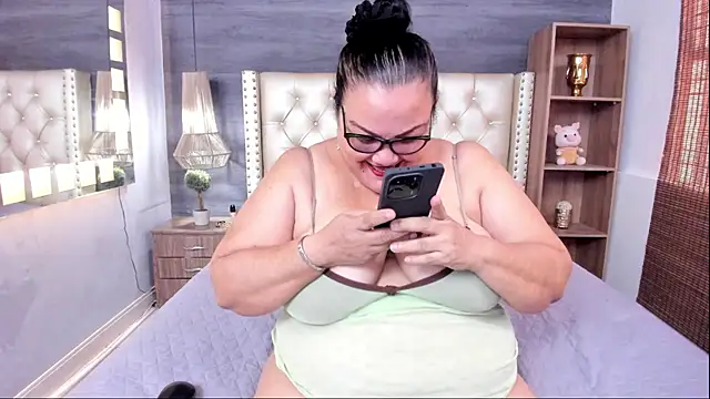 mommy cute online show from July 10, 2026, 3:12 pm