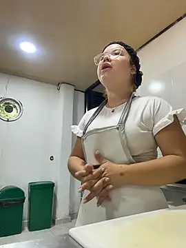 Snapshot of Lucyklein2022 chatting on October 19, 2025, 4:54 pm Lucyklein2022 online show from October 19, 2025, 4:54 pm