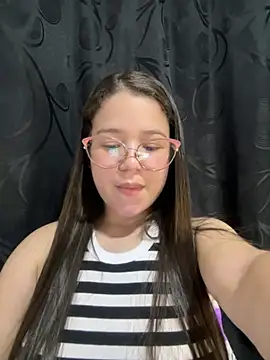 Snapshot of Lucyklein2022 chatting on December 31, 2024, 5:33 am Lucyklein2022 online show from December 31, 2024, 5:33 am