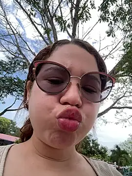 Snapshot of Lucyklein2022 chatting on March 20, 2025, 1:59 pm Lucyklein2022 online show from March 20, 2025, 1:59 pm