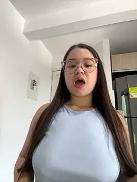 Snapshot of Lucyklein2022 chatting on December 15, 2024, 6:15 pm Lucyklein2022 online show from December 15, 2024, 6:15 pm