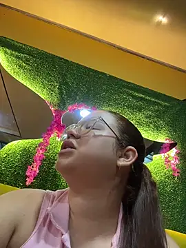 Snapshot of Lucyklein2022 chatting on October 9, 2025, 2:45 am Lucyklein2022 online show from October 9, 2025, 2:45 am