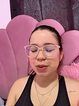 Lucyklein2022 online show from July 27, 2026, 2:57 pm