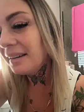 Snapshot of HarmonyWhite chatting on September 26, 2025, 2:13 pm HarmonyWhite online show from September 26, 2025, 2:13 pm