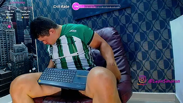 Leonsmoron online show from July 29, 2026, 1:27 am