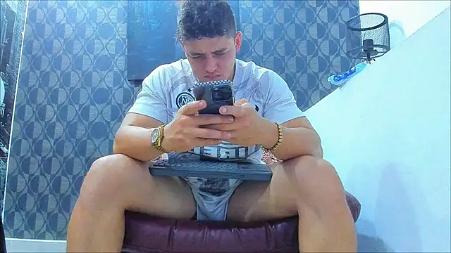 Leonsmoron online show from March 1, 2026, 3:17 am