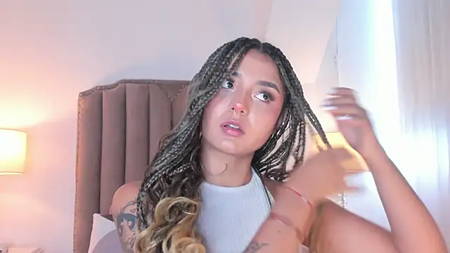 Snapshot of Emma_Torres__ chatting on February 8, 2026, 1:09 pm Emma Torres online show from February 8, 2026, 1:09 pm