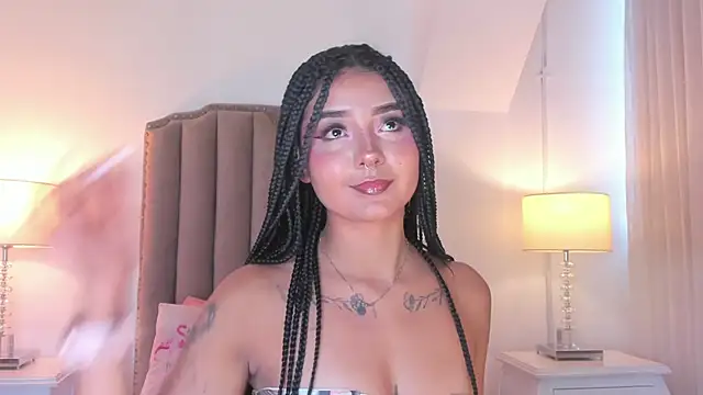 Emma Torres   online show from June 18, 2026, 12:32 pm