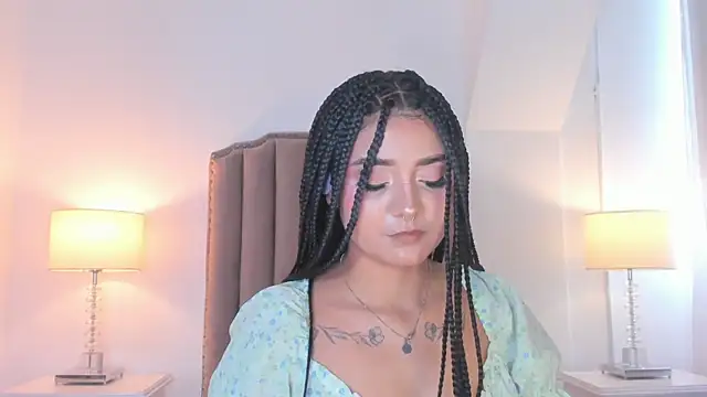 Emma Torres   online show from June 10, 2026, 12:39 pm